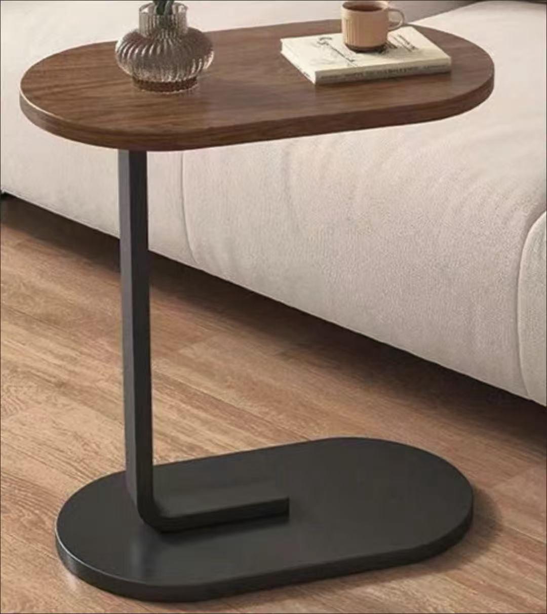 طاولة محمولة صغيرة